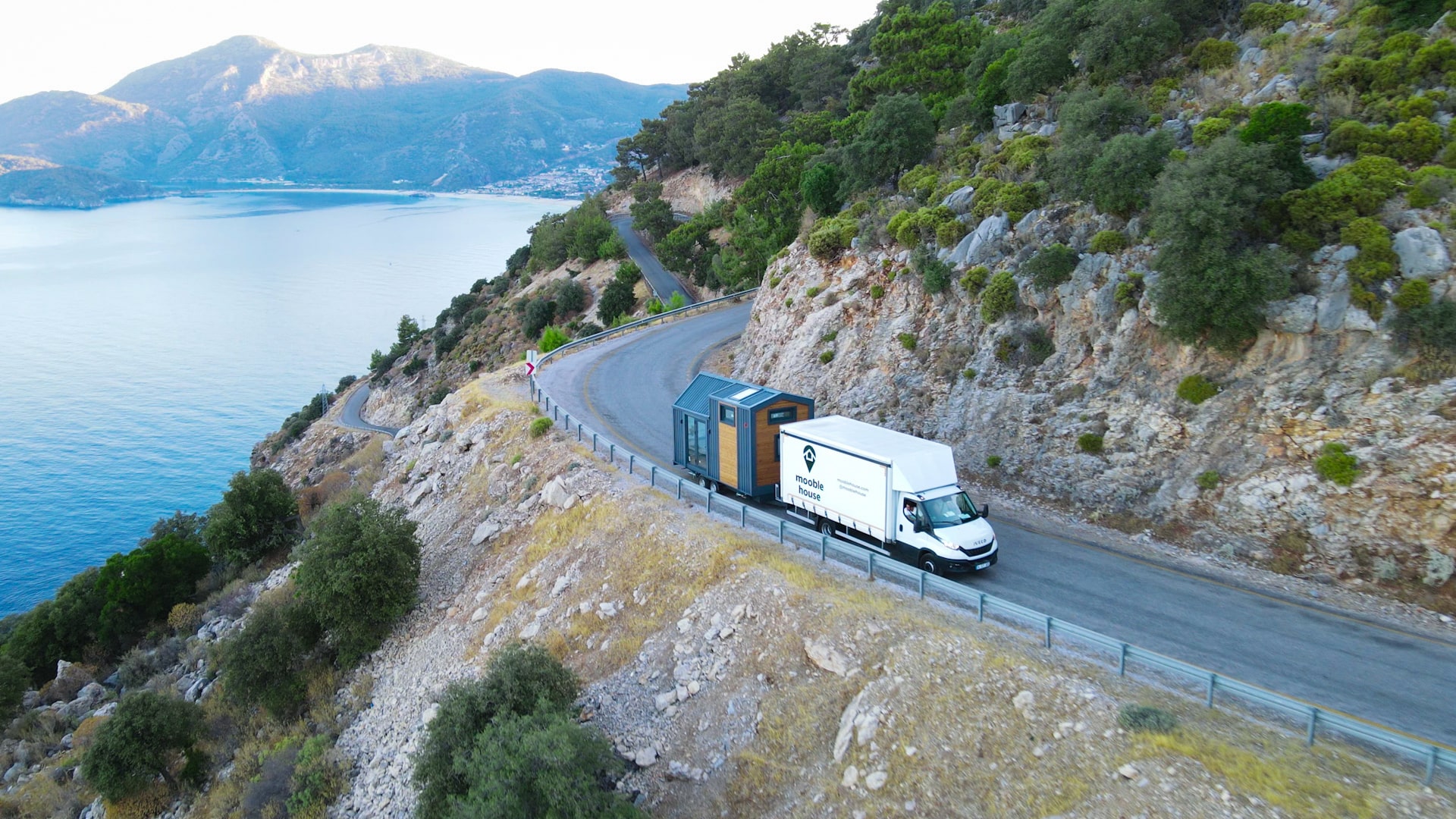 Mooble House On the Road 3 min